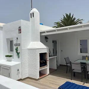 Villa Mym, Tias